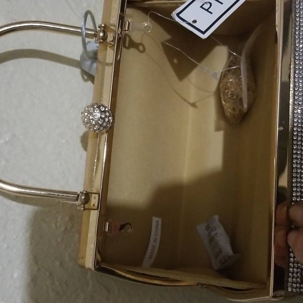 CLUTCH - Picture 3 of 5